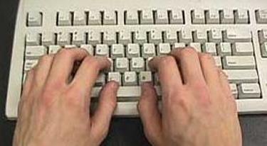 Somar Escola de Profissões - Vocês têm dificuldade em digitar rápido?⁣⁣⁣⁣⁣⁣  ⁣⁣⁣⁣⁣⁣ Isso acontece por não posicionar seus dedos de forma correta no  teclado.⁣⁣⁣ 🖐⌨⁣⁣⁣⁣⁣⁣ ⁣⁣⁣⁣⁣⁣⁣⁣⁣ Esses pequenos traços em alto-relevo nas